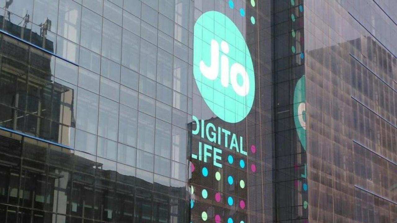 Jio's 5G vs. Airtel and Vodafone-Idea: Who Wins the Price Battle?