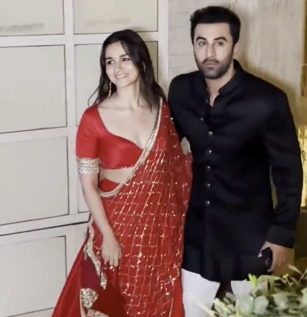 Kareena Kapoor Diwali Bash: Kareena Kapoor stole the show in a red saree, Ranbir-Alia arrived hand in hand